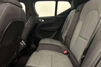 Volvo XC40 2.0 B3P Plus Dark 5dr Auto