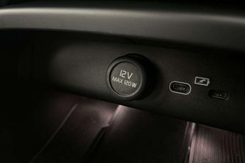 Volvo XC40 2.0 B3P Plus Dark 5dr Auto