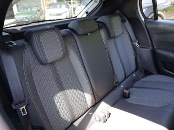 Peugeot 208 1.2 Hybrid 110 Allure 5dr e-DSC6