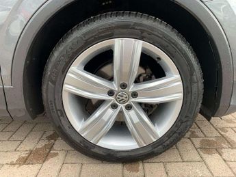 Volkswagen Tiguan 2.0 TSi 230 4Motion SEL 5dr DSG
