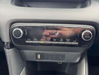 Toyota Yaris 1.5 Hybrid Design 5dr CVT