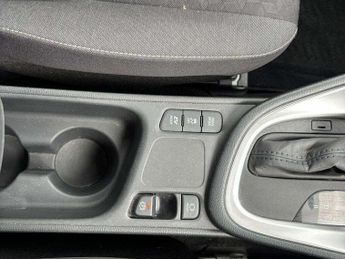 Toyota Yaris 1.5 Hybrid Design 5dr CVT