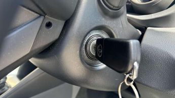 Toyota Yaris 1.5 Hybrid Design 5dr CVT