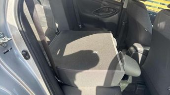 Toyota Yaris 1.5 Hybrid Design 5dr CVT