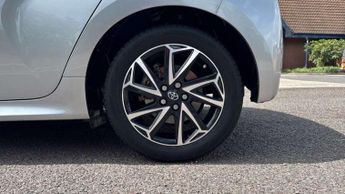 Toyota Yaris 1.5 Hybrid Design 5dr CVT