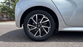 Toyota Yaris 1.5 Hybrid Design 5dr CVT