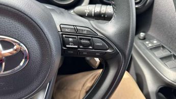 Toyota Yaris 1.5 Hybrid Design 5dr CVT
