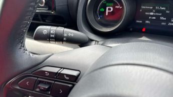 Toyota Yaris 1.5 Hybrid Design 5dr CVT