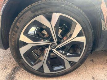Renault Clio 1.6 E-TECH Hybrid 140 RS Line 5dr Auto