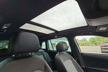 Volkswagen Tiguan 2.0 TSi 230 4Motion SEL 5dr DSG