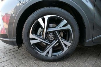 Toyota C-HR 1.8 Hybrid Design 5dr CVT
