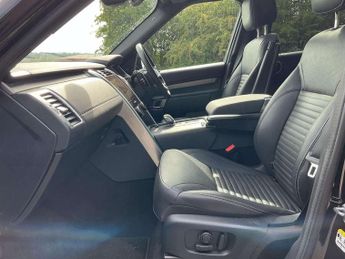 Land Rover Discovery 3.0 D300 R-Dynamic SE 5dr Auto