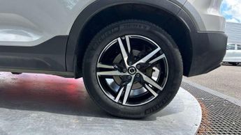 Volvo XC40 2.0 B3P Plus Dark 5dr Auto