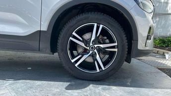 Volvo XC40 2.0 B3P Plus Dark 5dr Auto
