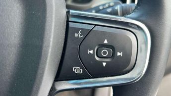 Volvo XC40 2.0 B3P Plus Dark 5dr Auto