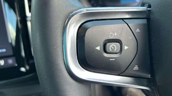 Volvo XC40 2.0 B3P Plus Dark 5dr Auto