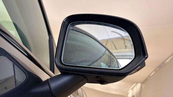 Volvo XC40 2.0 B3P Ultra Dark 5dr Auto