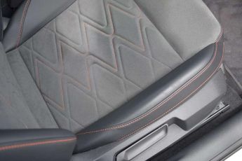 SEAT Leon 1.5 eTSI 150 FR Black Edition 5dr DSG [DAP]