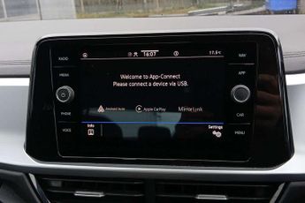 Volkswagen T-Roc 1.5 TSI Life 5dr DSG
