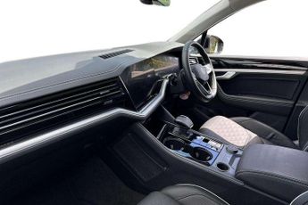 Volkswagen Touareg 3.0 TSI eHybrid 4Motion Elegance 5dr Tip Auto