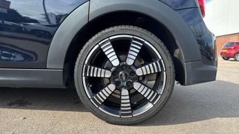 MINI Hatchback 1.5 Cooper Exclusive Premium 5dr Auto
