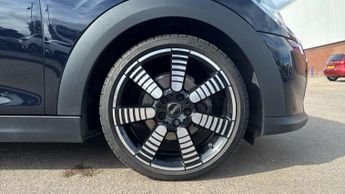 MINI Hatchback 1.5 Cooper Exclusive Premium 5dr Auto