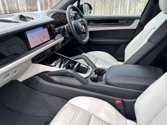 Porsche Cayenne E-Hybrid Black Edition 5dr Tiptronic S