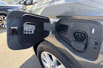 Volkswagen Caddy Maxi 1.5 eHybrid 150 Commerce Pro Van DSG [Tech]