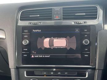 Volkswagen Golf 1.6 TDI SE [Nav] 5dr DSG