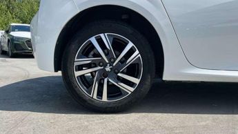 Peugeot 208 1.2 PureTech 100 Allure Premium + 5dr EAT8