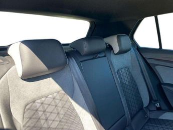 Volkswagen Golf 1.5 eTSI 150 R-Line 5dr DSG