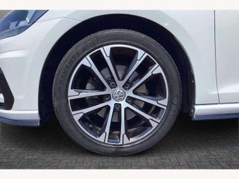 Volkswagen Golf 2.0 TDI R-Line 5dr DSG