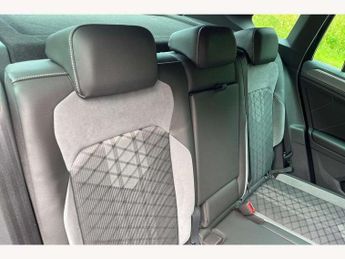 Volkswagen Tiguan 2.0 TDI R-Line 5dr DSG