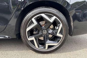 Volkswagen Passat 1.5 eTSI R-Line 5dr DSG