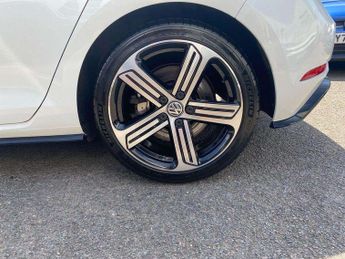 Volkswagen Golf 2.0 TSI 310 R 5dr 4MOTION DSG
