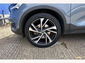 Volvo XC40 2.0 B4P R DESIGN Pro 5dr Auto