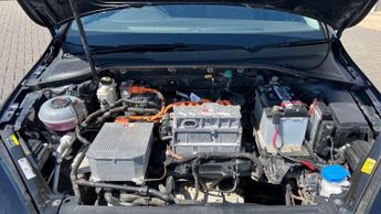 Volkswagen Golf 99kW e-Golf 35kWh 5dr Auto