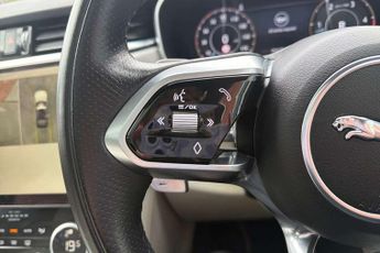 Jaguar F-Pace 2.0 D200 R-Dynamic SE 5dr Auto AWD