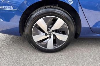 Volkswagen Passat 1.5 TSI eHybrid Life 5dr DSG
