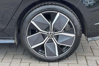 Volkswagen Golf 2.0 TDI 150 Black Edition 5dr DSG