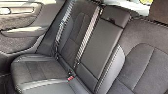 Volvo XC40 2.0 B4P Plus Black Edition 5dr Auto