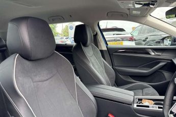 Volkswagen Passat 1.5 TSI eHybrid Life 5dr DSG