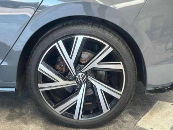 Volkswagen Golf 1.5 eTSI 150 R-Line 5dr DSG