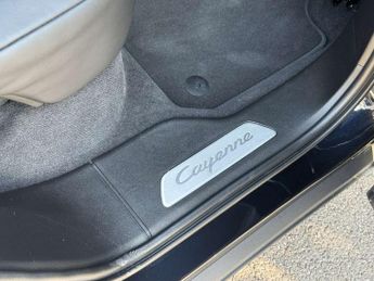 Porsche Cayenne E-Hybrid Platinum Edition 5dr Tiptronic S