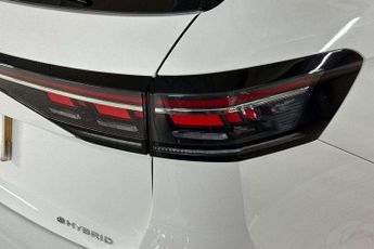 Volkswagen Passat 1.5 TSI eHybrid Elegance 5dr DSG
