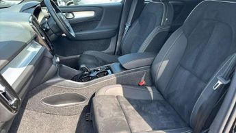 Volvo XC40 2.0 B4P Plus Dark 5dr Auto