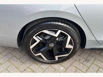 Volkswagen Passat 1.5 eTSI R-Line 5dr DSG