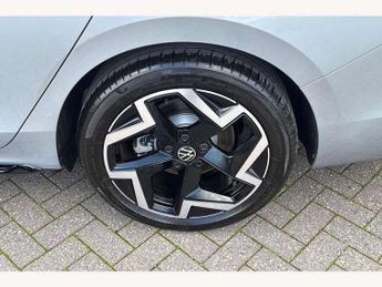 Volkswagen Passat 1.5 eTSI R-Line 5dr DSG