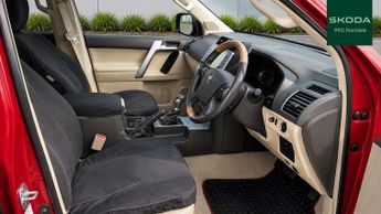 Toyota Land Cruiser 2.8 D-4D 204 Invincible 5dr Auto 7 Seats