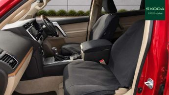 Toyota Land Cruiser 2.8 D-4D 204 Invincible 5dr Auto 7 Seats